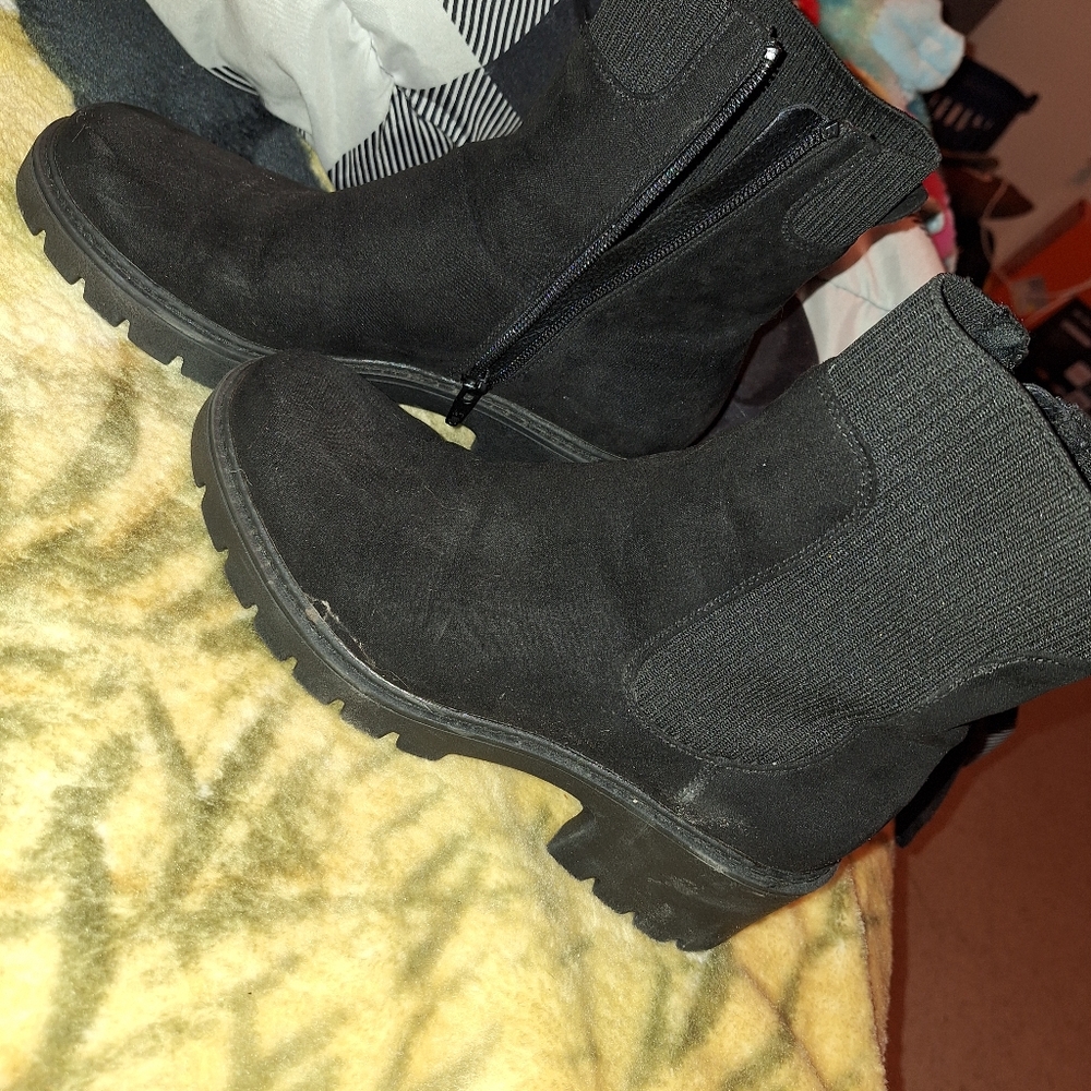 Heeled boots